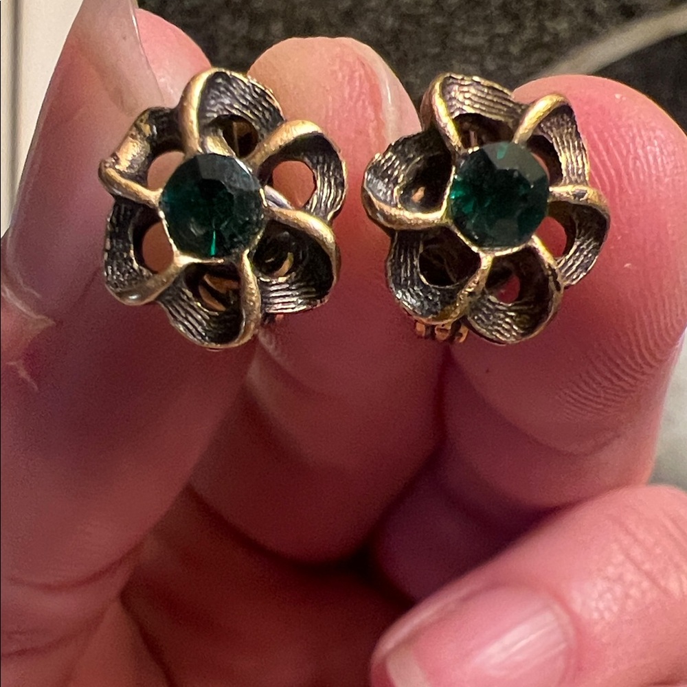 Elegant vintage Gold and Green tone Floral clip Earrings